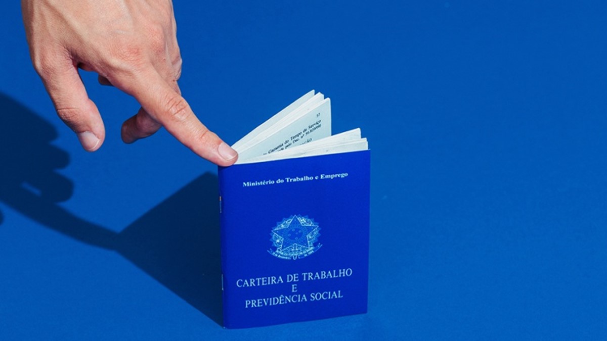 Pedidos de seguro-desemprego não chegam à metade do número de demissões